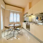Casaviva - Elegant Bilo With Parking In Apartmán